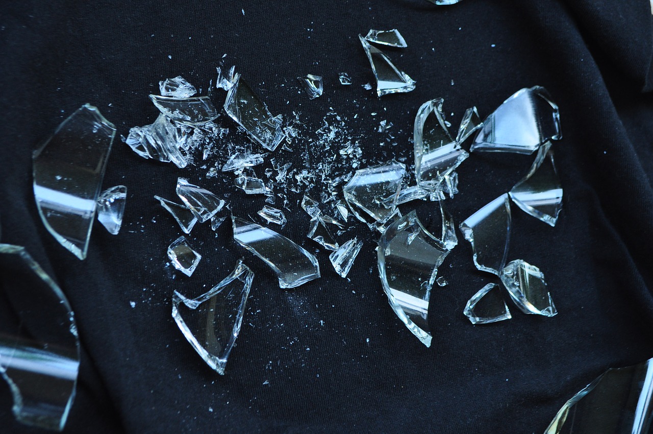 broken-glass-1818066_1280.jpg