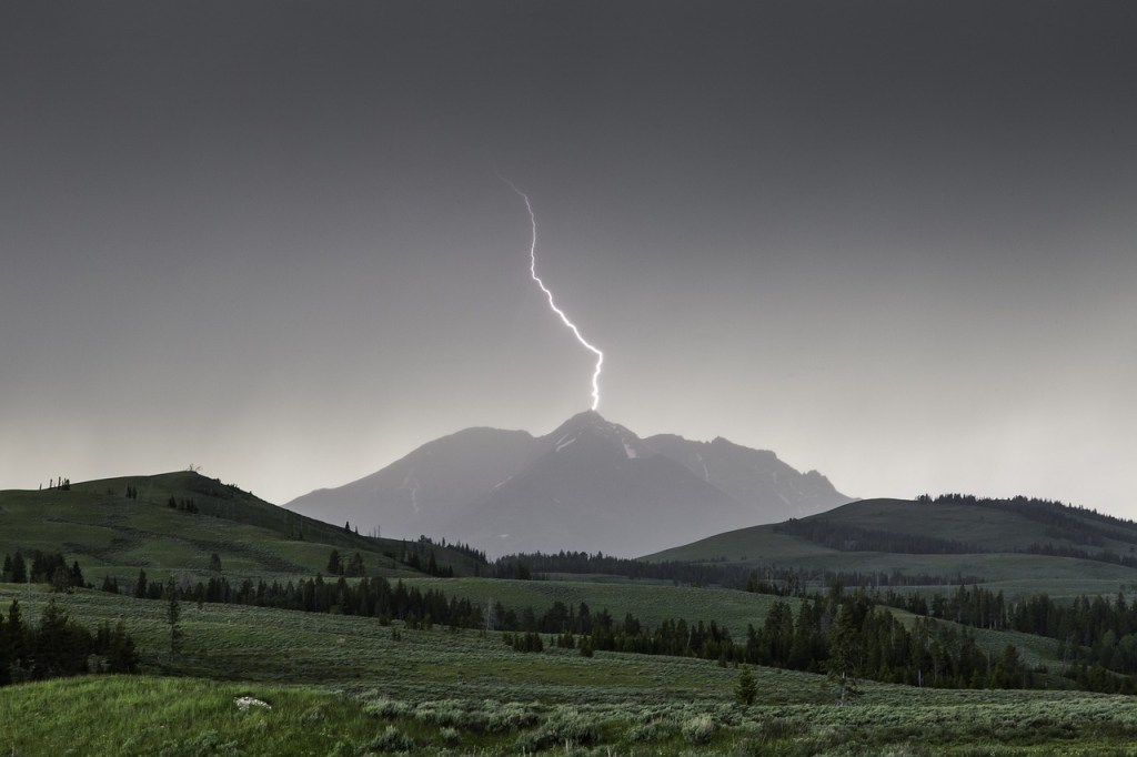 lightning-880154_1280